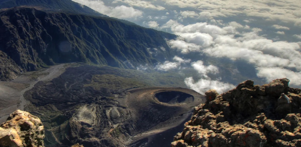 3 NIGHTS / 4 DAYS MOUNT MERU CLIMBING